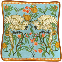 Petit Point borduurpakket Walter Crane - Cockatoo And Pomegranate Tapestry - Bothy Threads