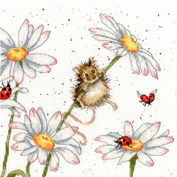 Borduurpakket Hannah Dale - Daisy Mouse - Bothy Threads