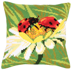 Kussen borduurpakket Ladybug on Camomile - Collection d'Art