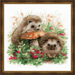Cross Stitch Kit Hedgehogs in Lingonberries - RIOLIS